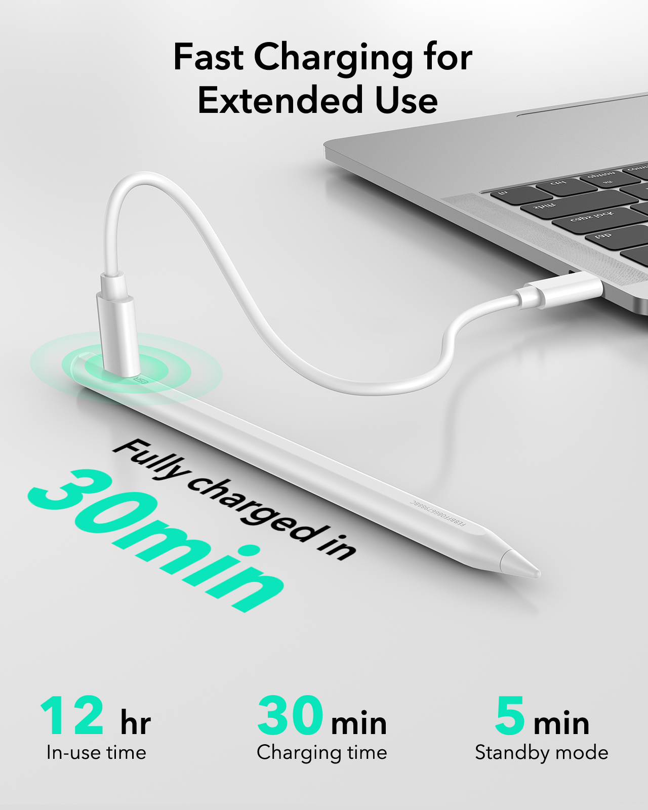 Ein weißer Stift lädt über USB-C an einem Laptop. Voll geladen in 30 Min.