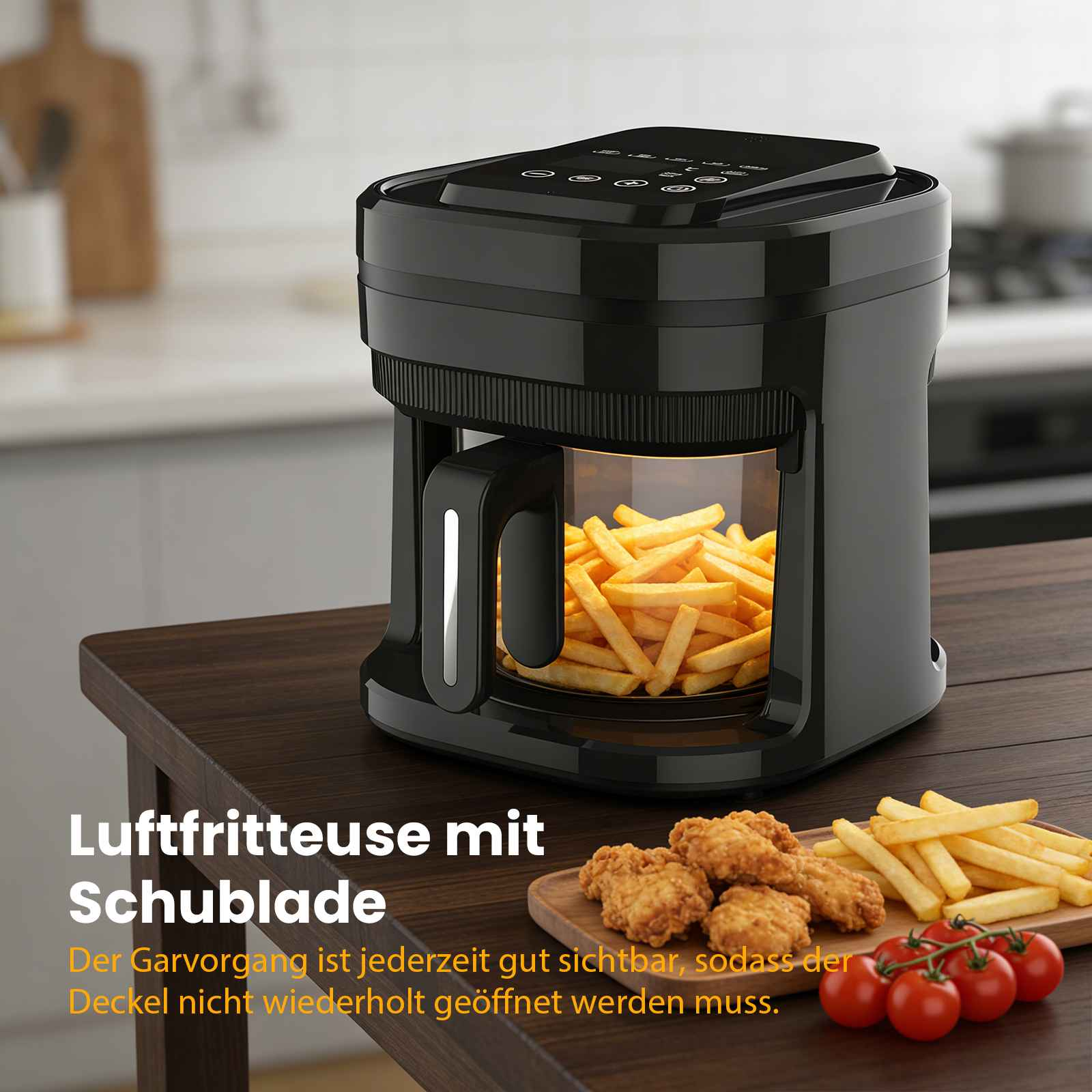 Schwarze Heißluftfritteuse mit Pommes und Hähnchen-Nuggets auf einem Holztisch.
