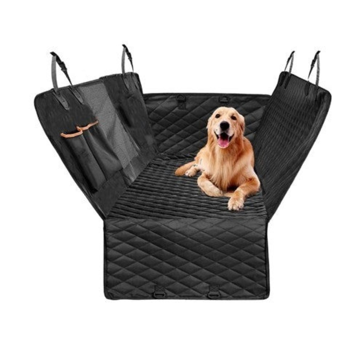 Un Golden Retriever descansa en una funda acolchada negra para asientos de auto.