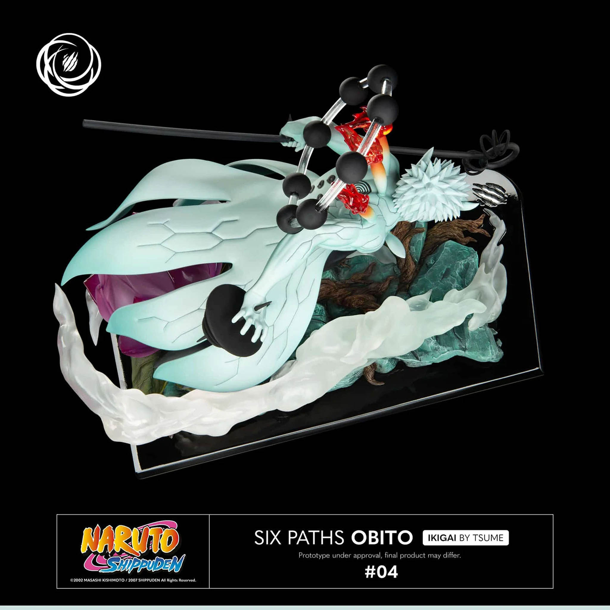 Six Paths Obito Figur mit hellblauen Elementen und schwarzem Hintergrund.