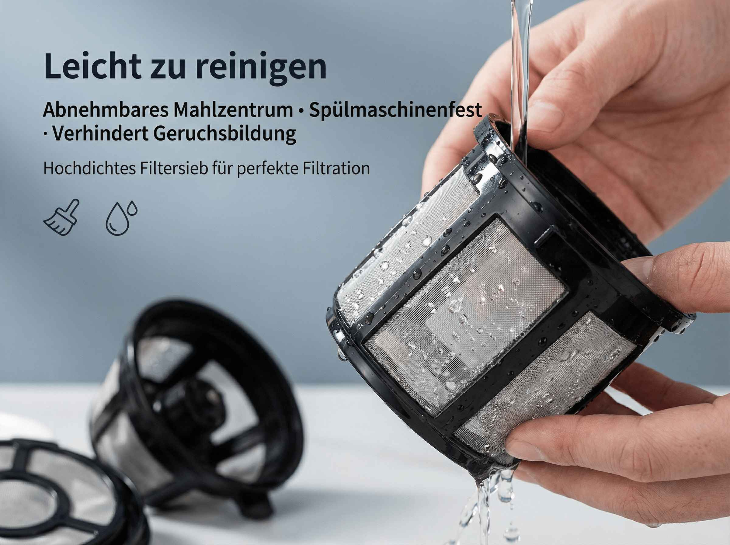 Wasser spült einen Kaffee-Filter. Leicht zu reinigen.