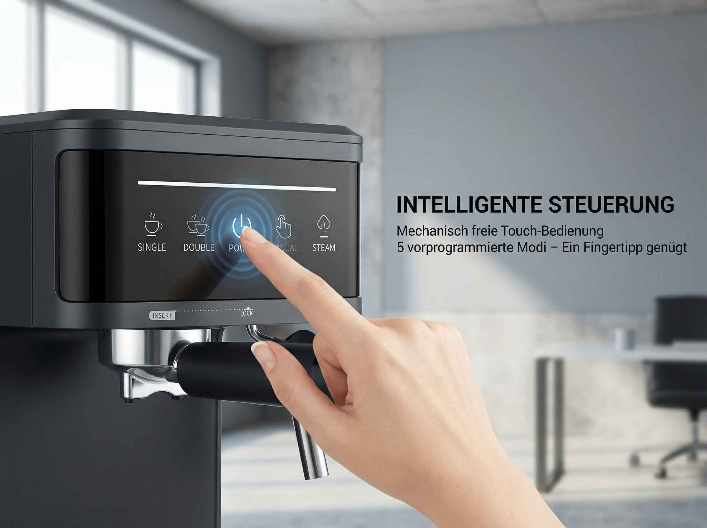 Eine Hand berührt den Power-Knopf auf der Kaffeemaschine mit Touchscreen.