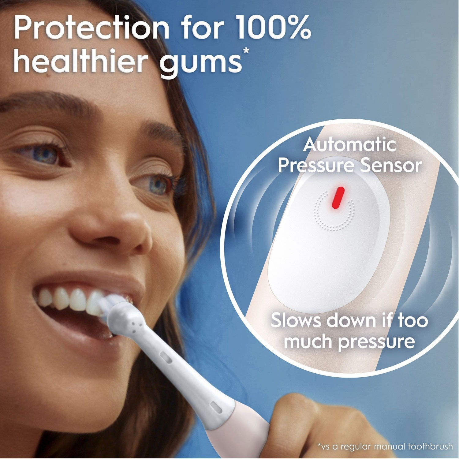 Una mujer se cepilla los dientes con un cepillo eléctrico con sensor de presión.