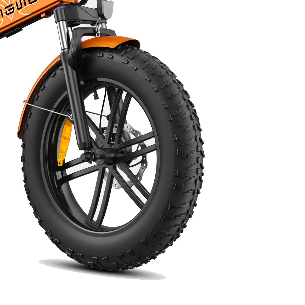 Rueda delantera de e-bike naranja de llanta ancha con llanta negra y horquilla.