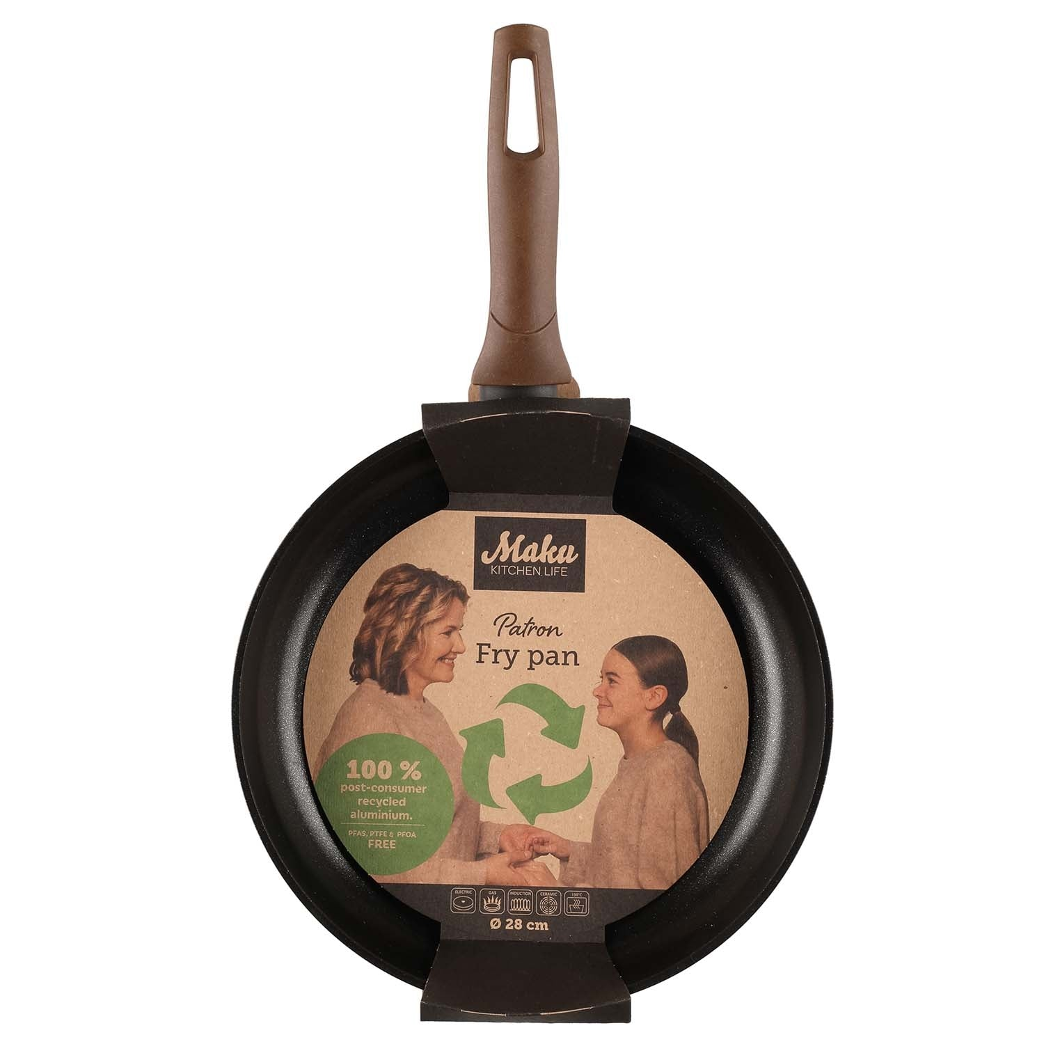 Zwarte koekenpan met bruin handvat en label met recycling en mensen.