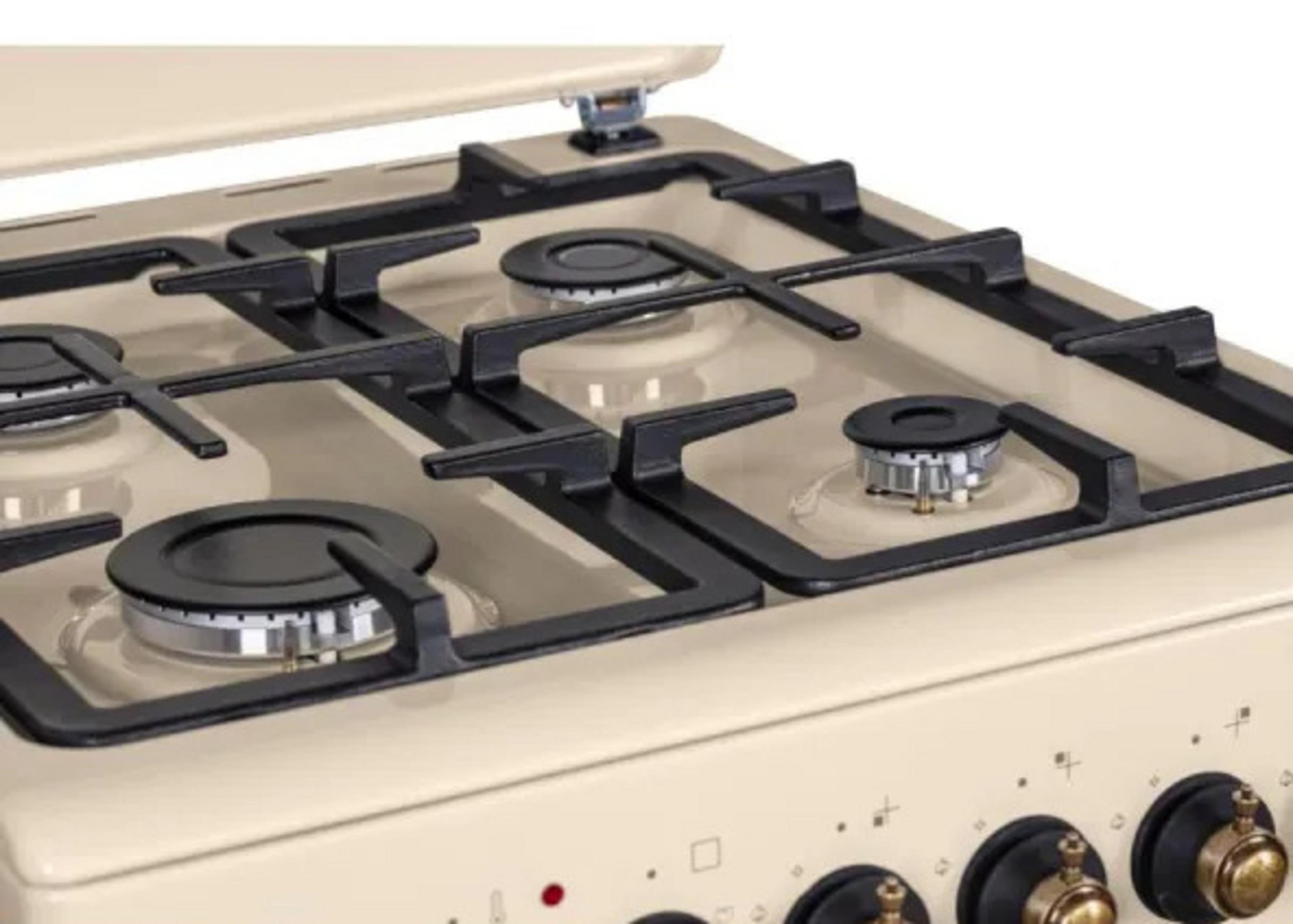 Kremowa kuchenka gazowa z czterema czarnymi palnikami i żeliwnymi rusztami.