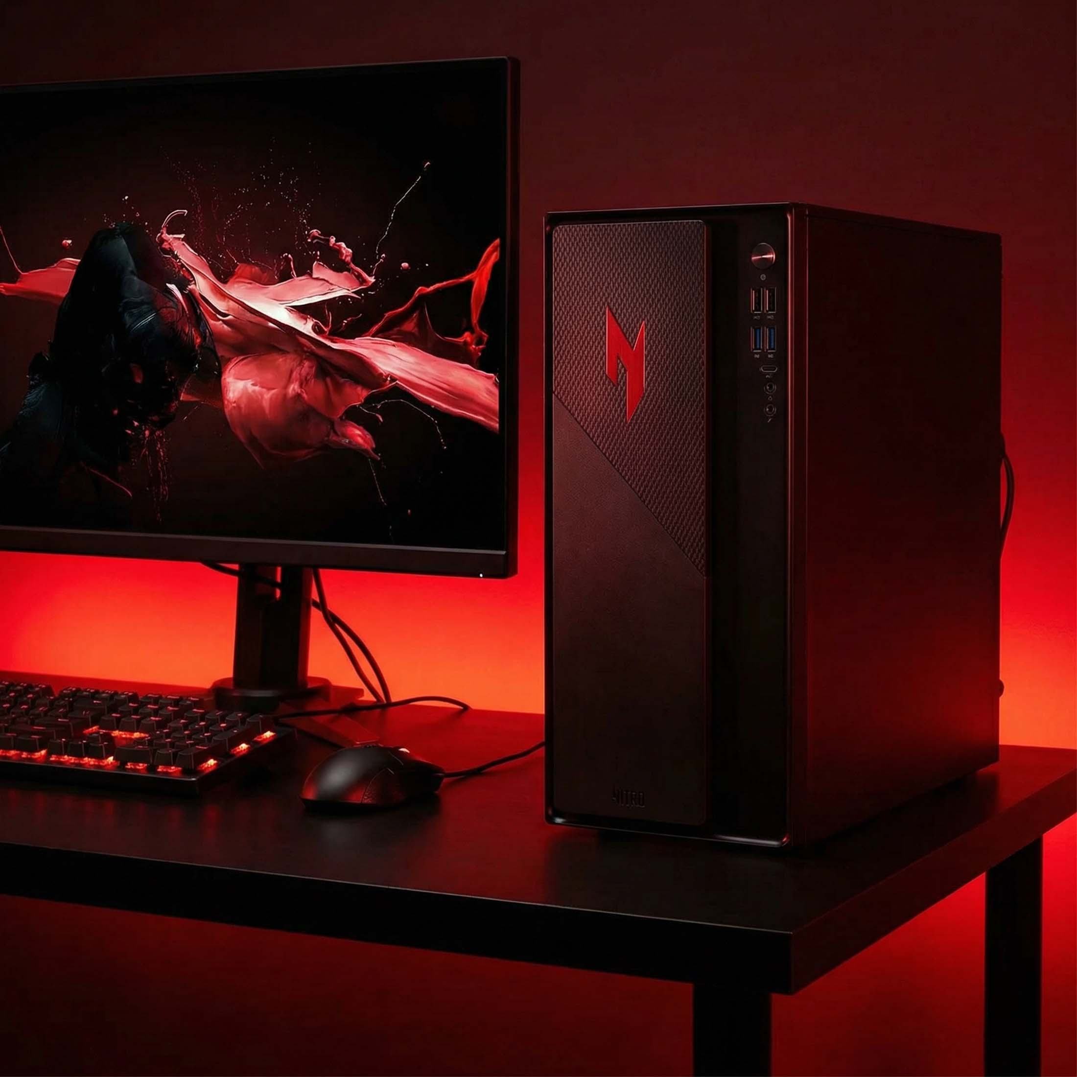 Ein schwarzer Gaming-PC mit roter Beleuchtung, Tastatur und Maus.