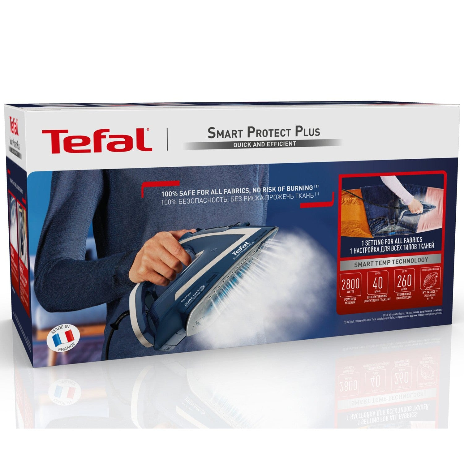 Embalaje de plancha Tefal Smart Protect Plus con plancha y ropa.