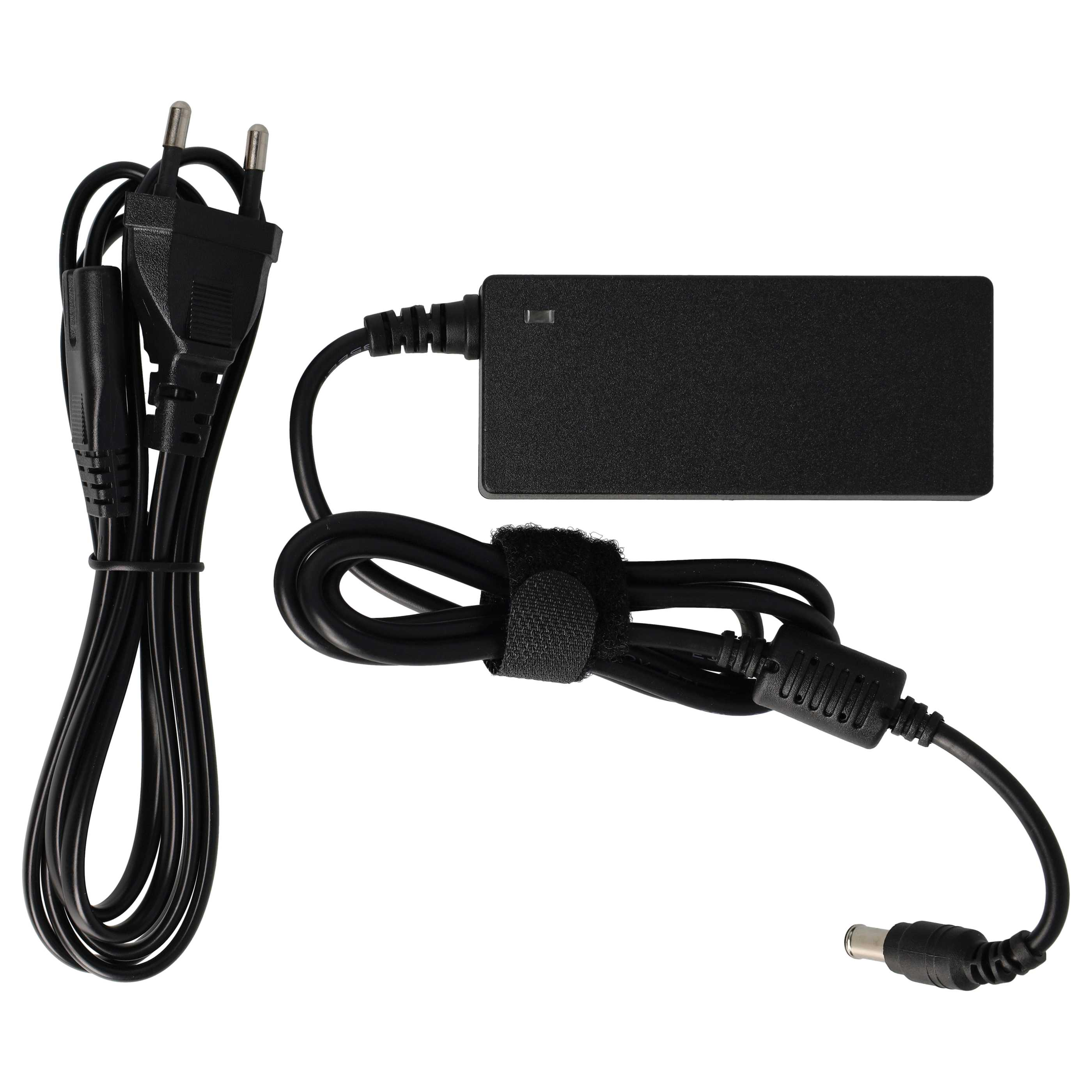 Schwarzes Netzteil mit Kabel und Eurostecker.