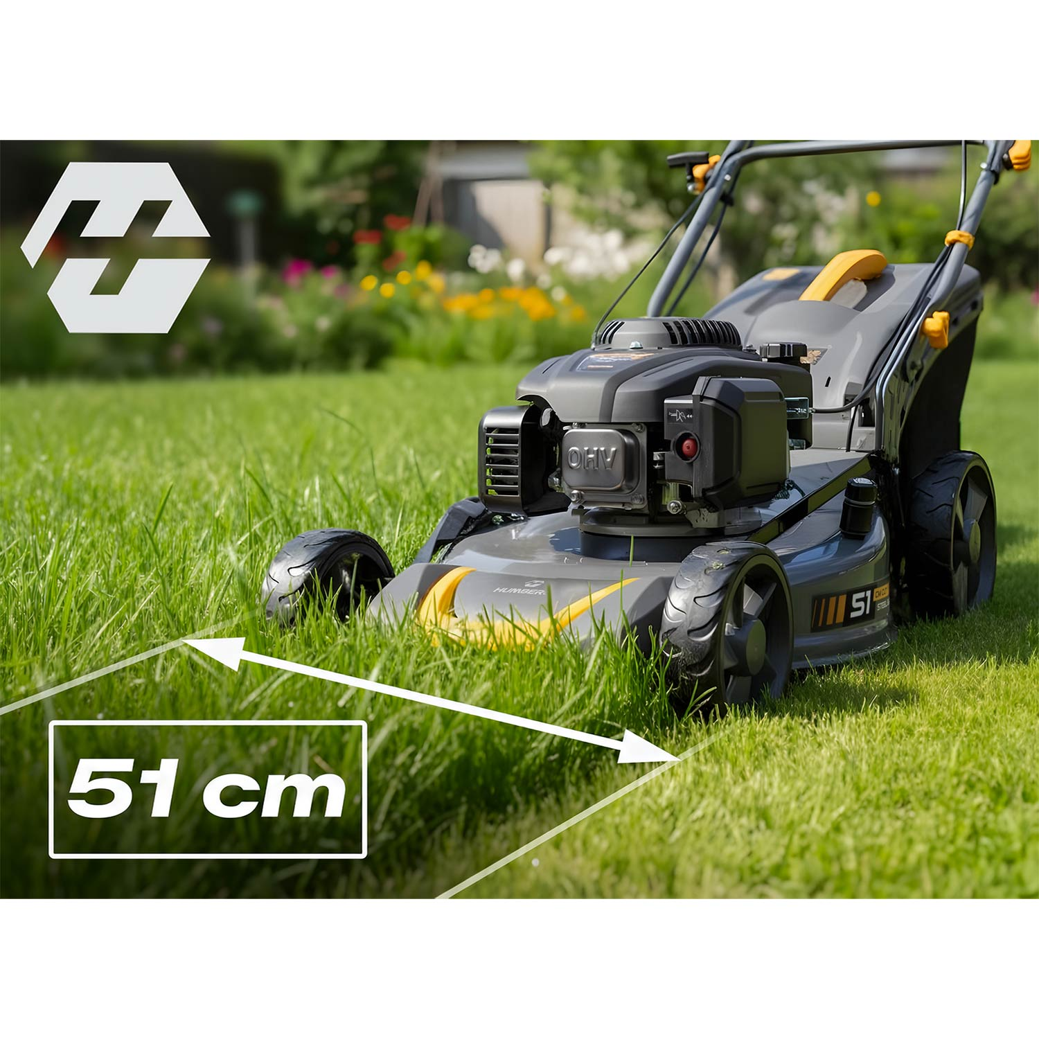 Kosiarka o szerokości koszenia 51 cm stoi na zielonym trawniku.