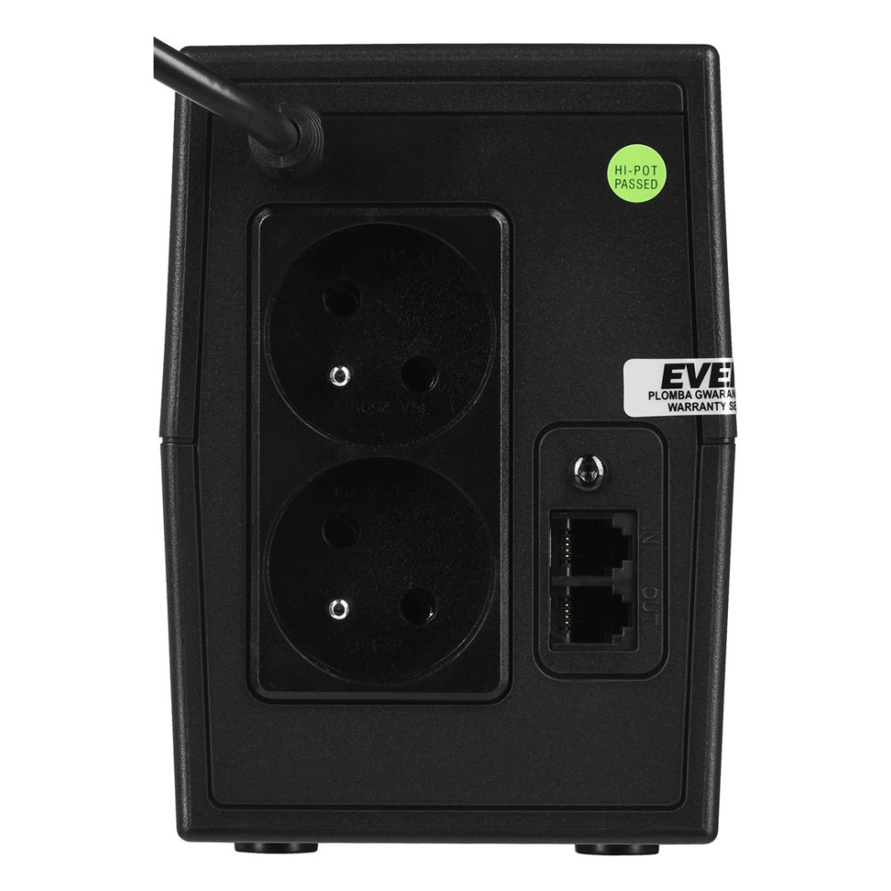 Czarne urządzenie z gniazdami i portami sieciowymi. Zielone i białe naklejki.