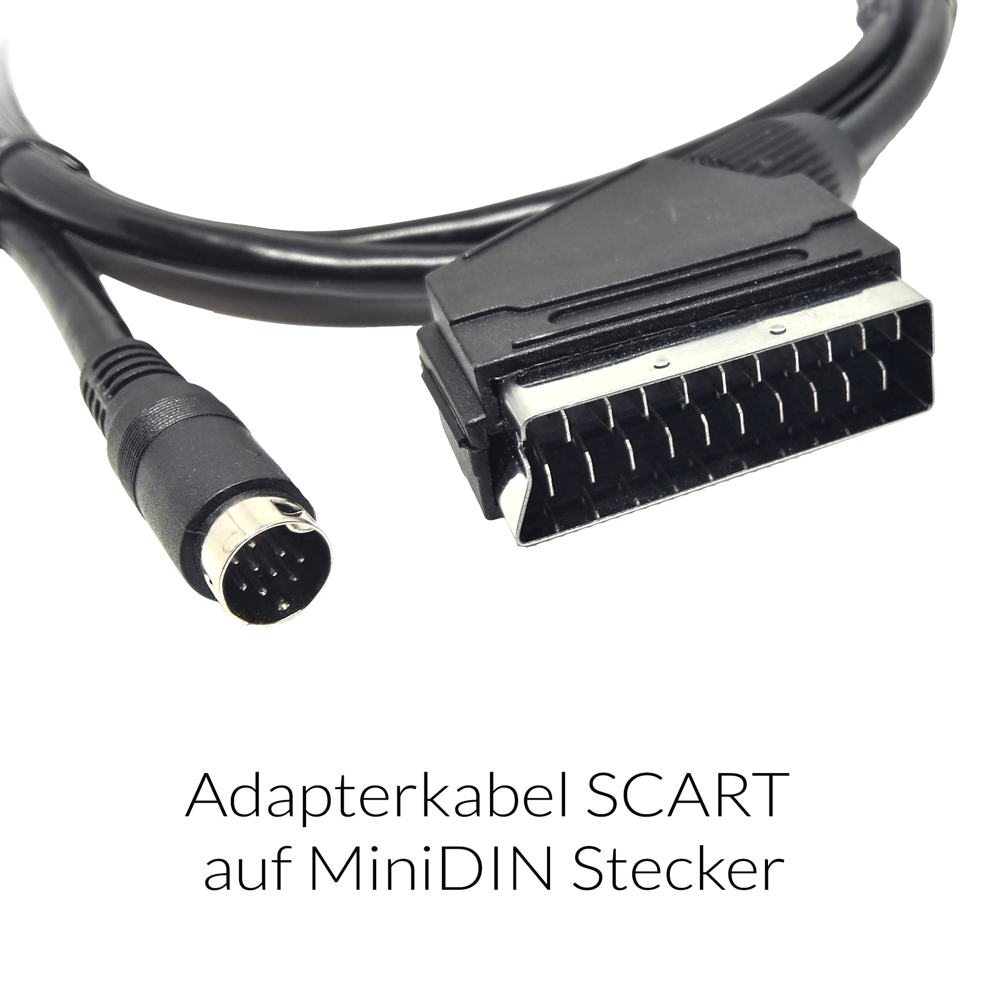 Ein schwarzes Kabel mit einem SCART-Stecker und einem Mini-DIN-Stecker.