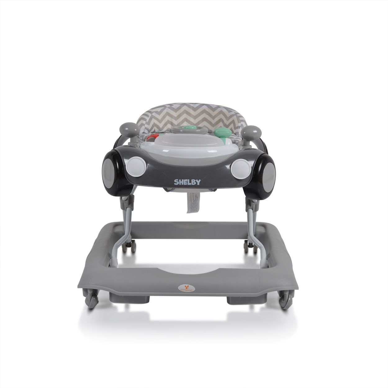 Ein grauer Kinderwagen in Autoform mit Chevron-Muster-Sitz.