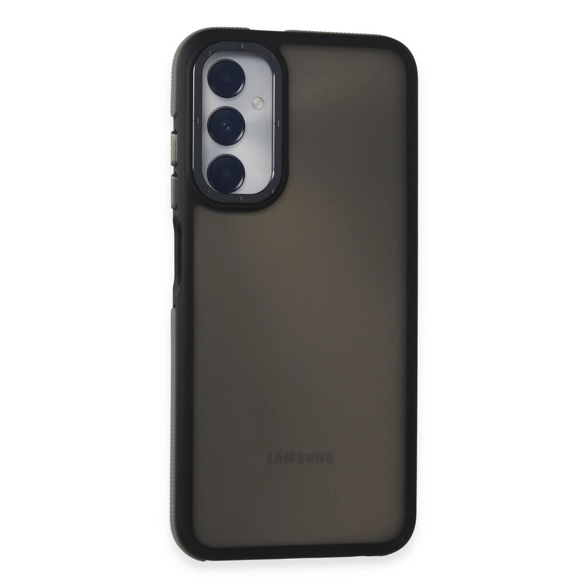 Koyu gri Samsung telefon kılıfı, üçlü kamera açıklığı ve logolu.