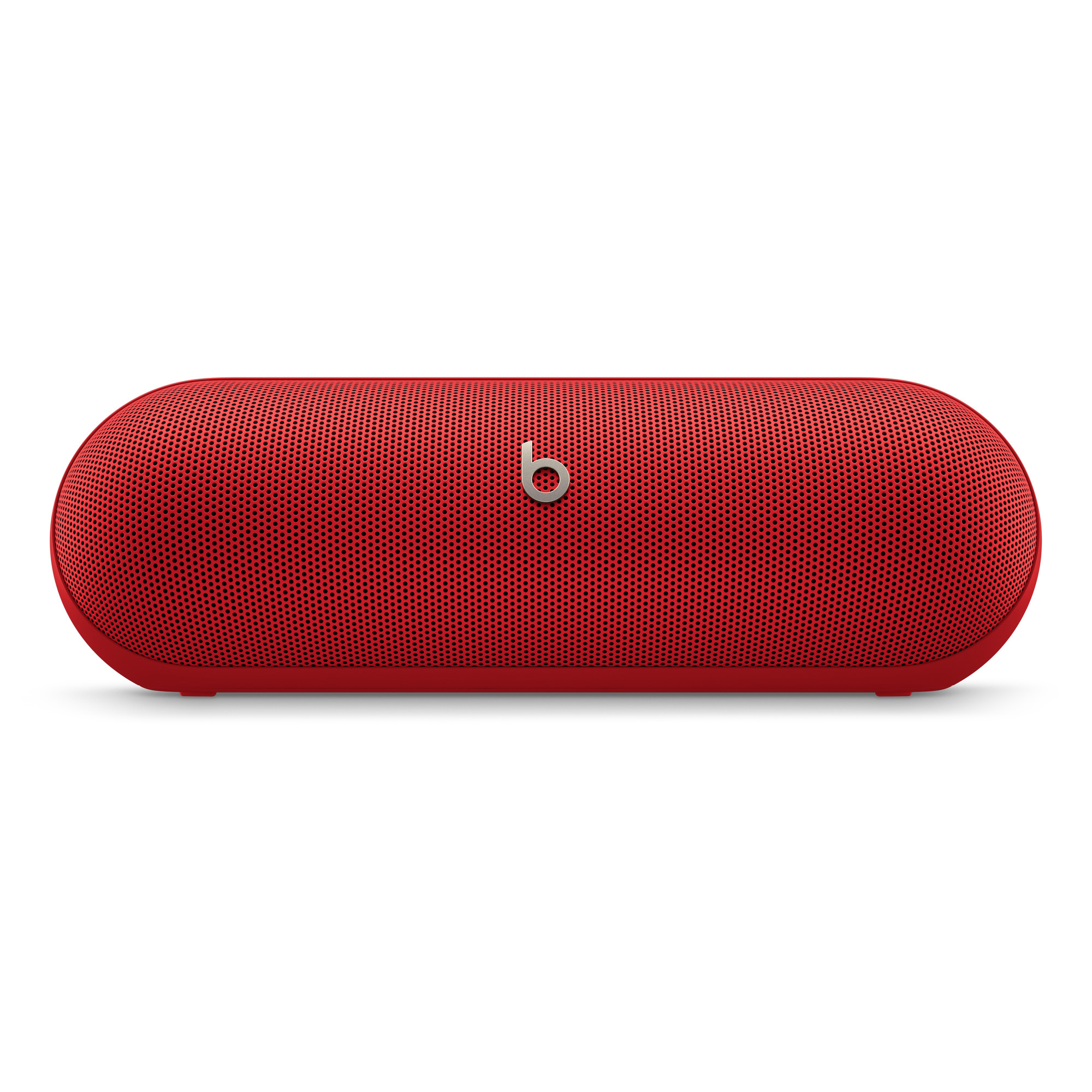 Een rode Beats Pill+ luidspreker met zilveren logo.