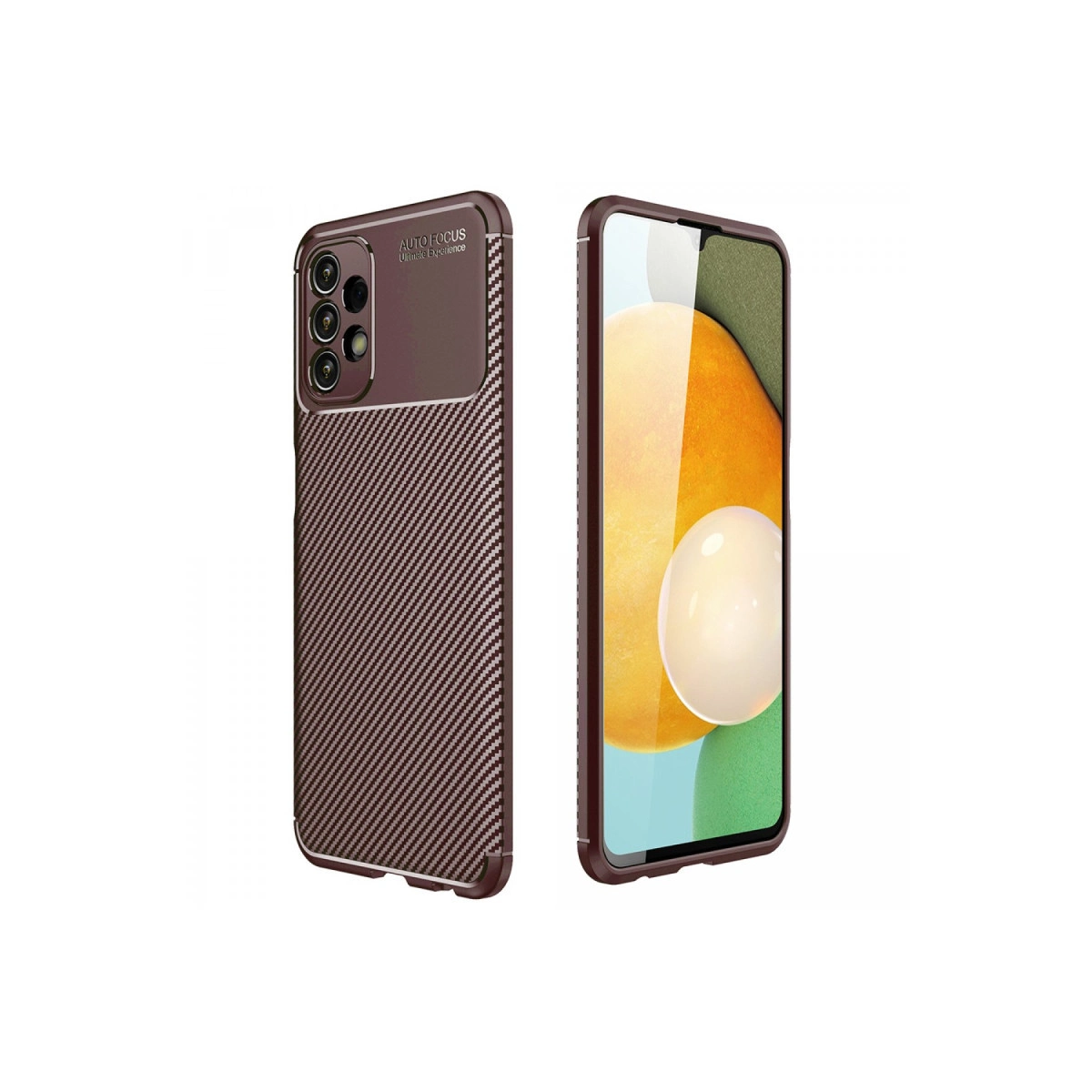 Arkada üç kamerası olan kahverengi karbon desenli telefon kılıfı.