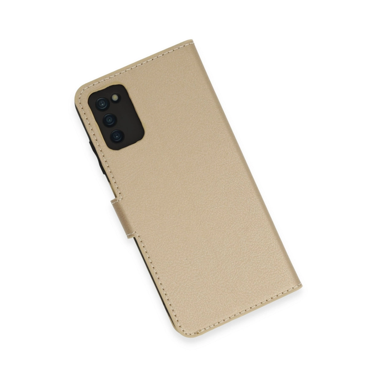Arkada üç kamera lensi olan altın rengi kapaklı telefon kılıfı.