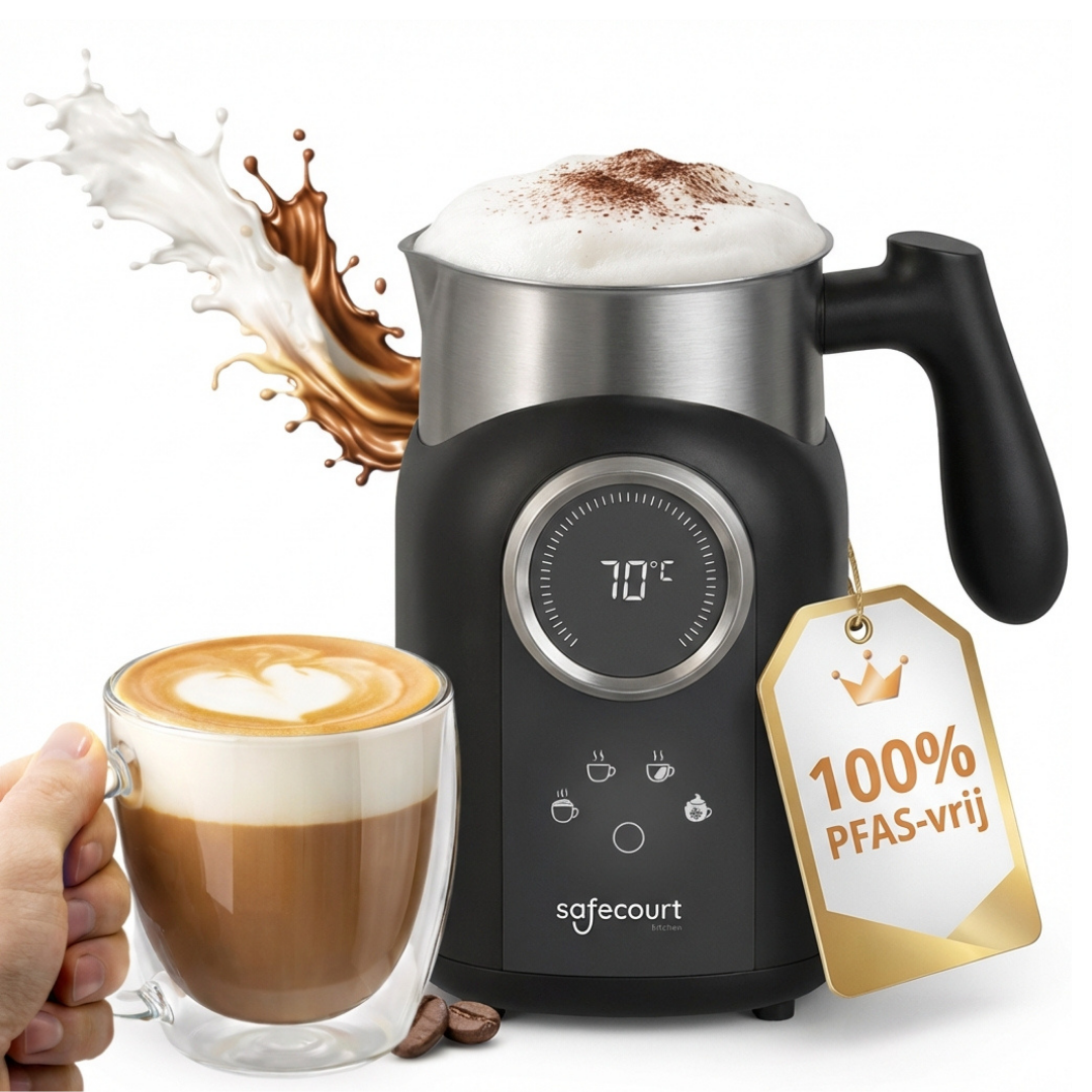 Een melkopschuimer met een kopje cappuccino en een label.