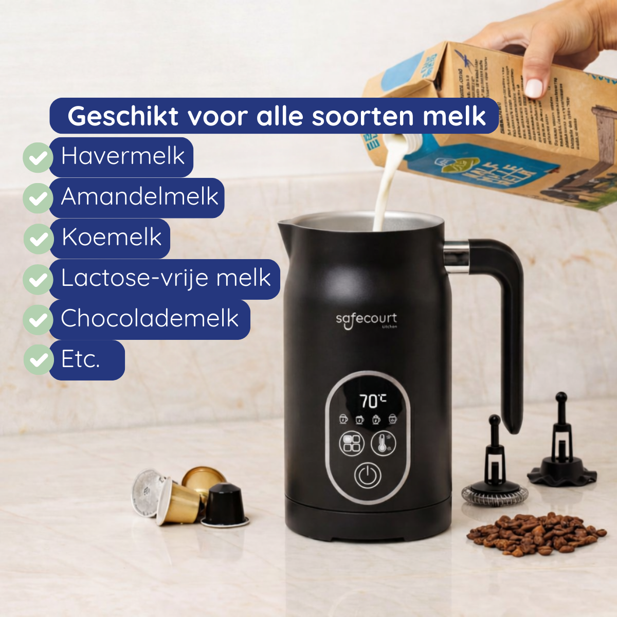 Een melkopschuimer wordt gevuld met melk uit een pak. Een lijst met melksoorten ernaast.