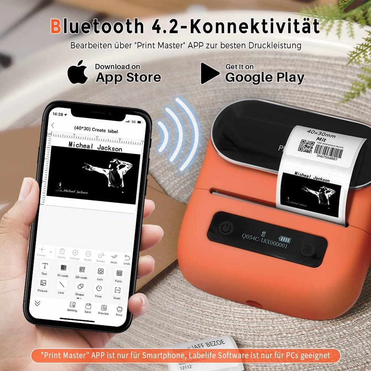 Een smartphone toont een labelontwerp-app, ernaast een oranje labelprinter.