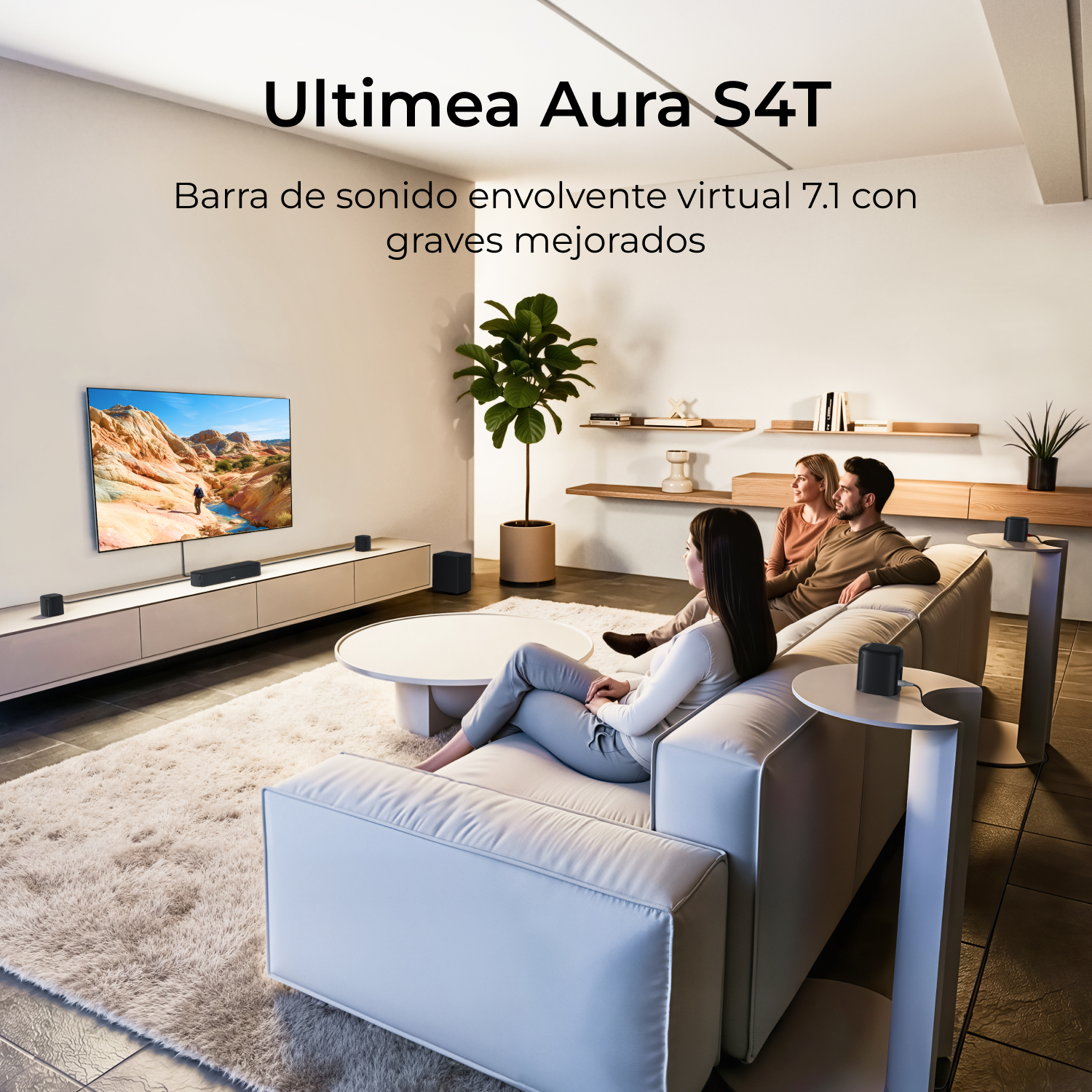 Personas en un sofá en una sala ven televisión, rodeadas de altavoces.