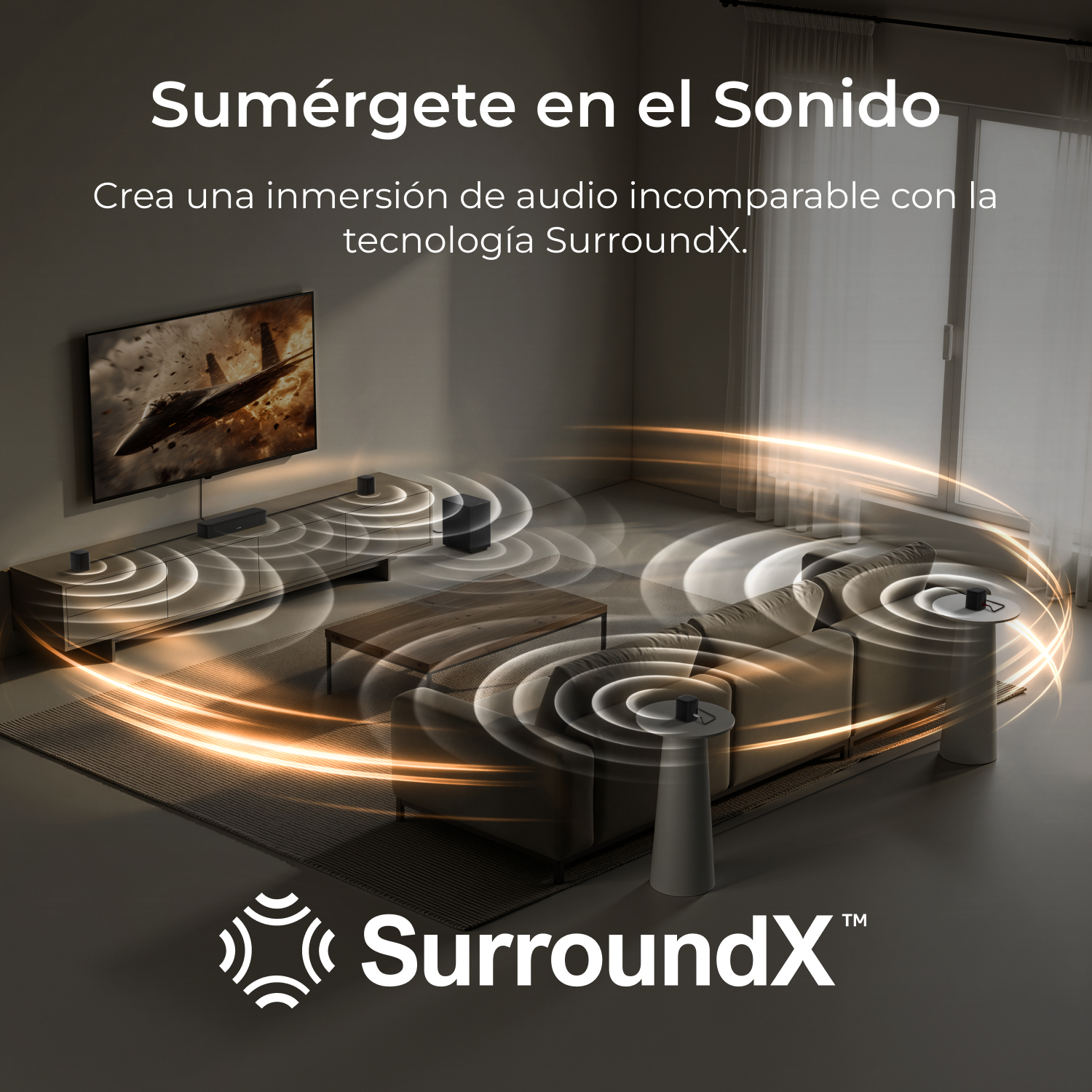 Una sala de estar con TV y altavoces que muestran la tecnología SurroundX.