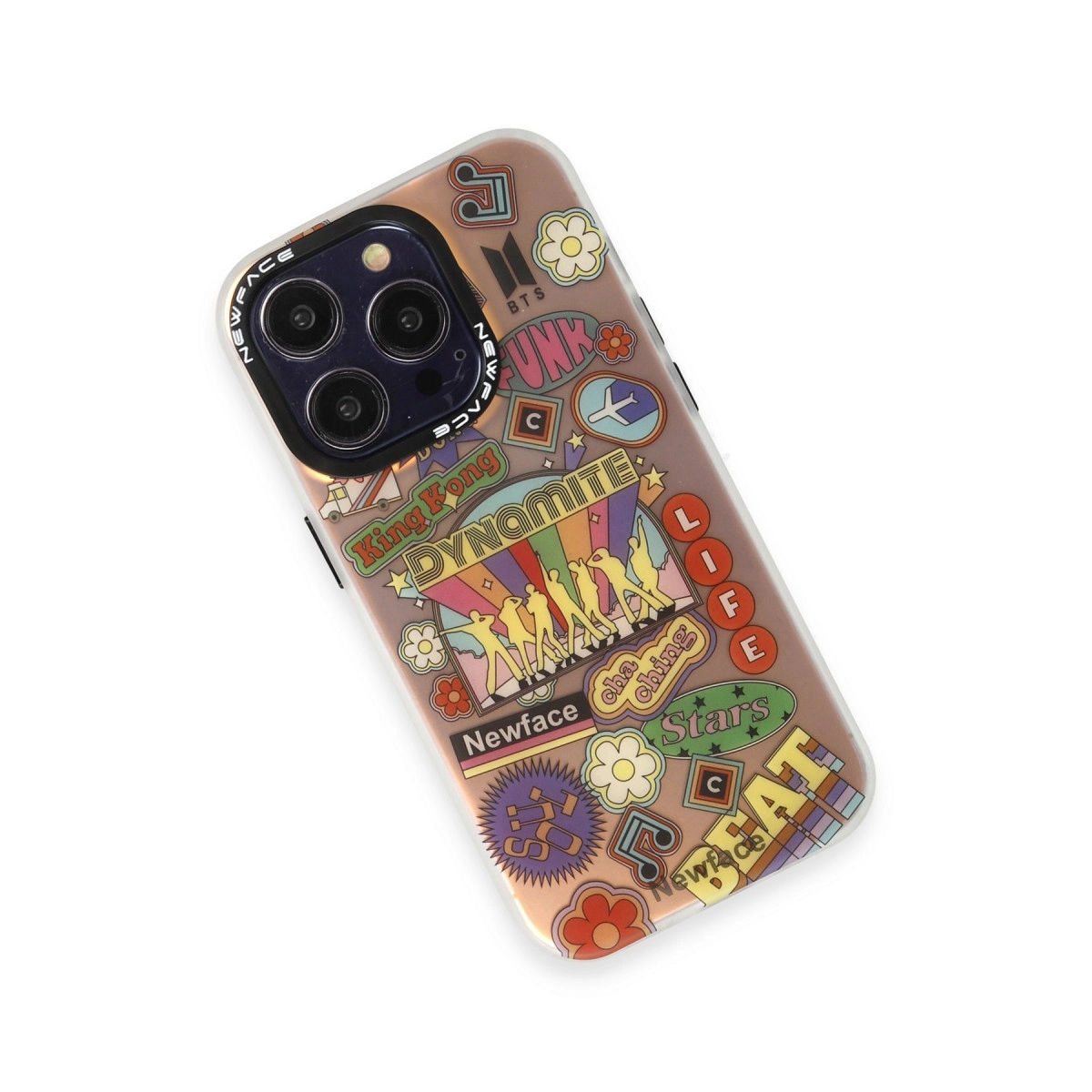BTS motifli iPhone kılıfı: Dynamite, yıldızlar, çiçekler, uçak.
