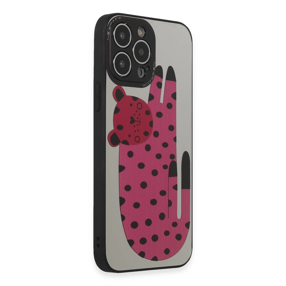 Pembe leopar desenli ve siyah noktalı iPhone kılıfı.