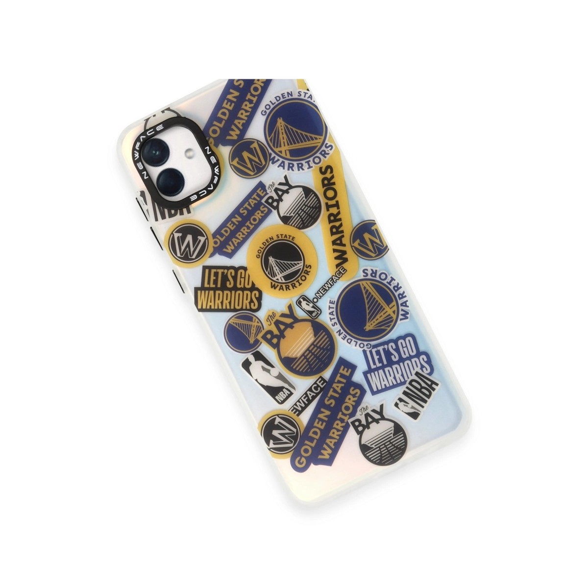 Mavi ve altın renkli Golden State Warriors çıkartmalarıyla kaplı bir telefon kılıfı.