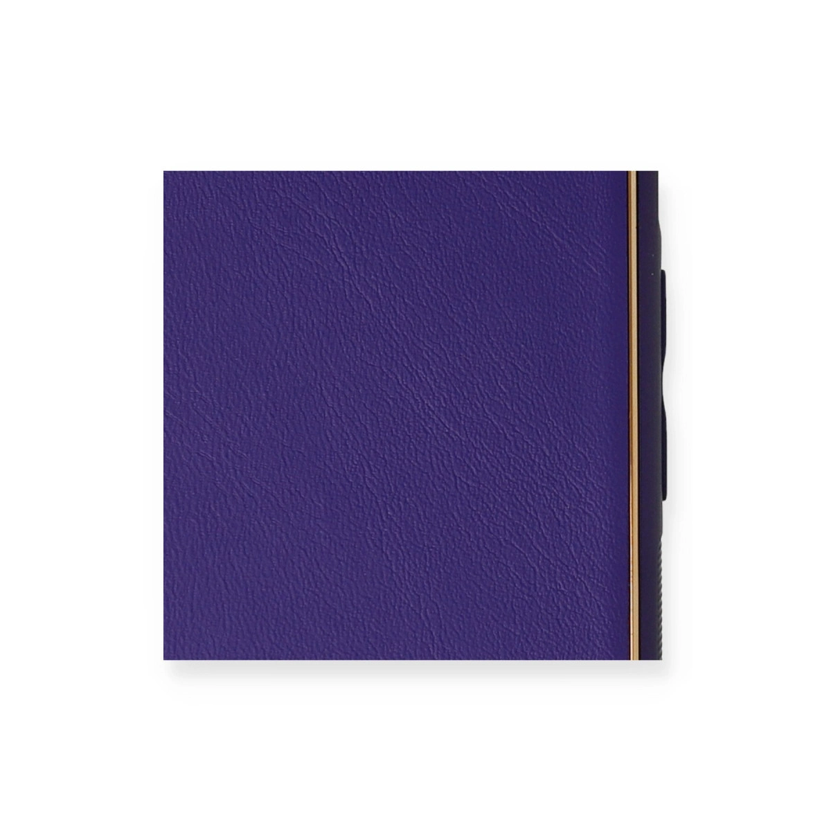 Altın kenarlı mor defter.