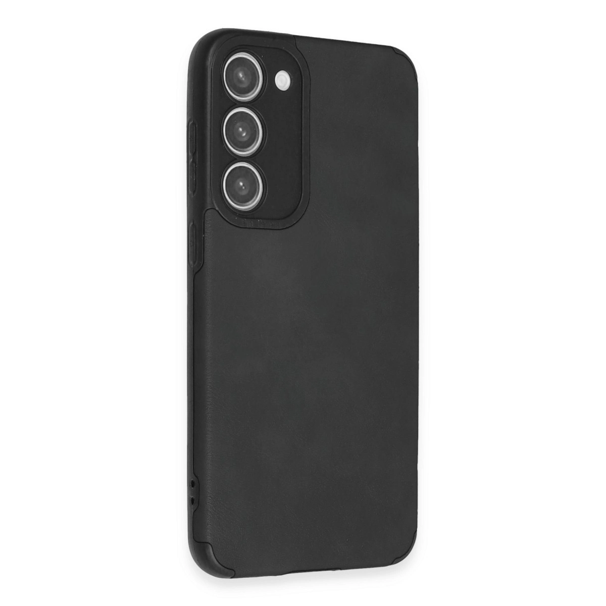 Arkada üç kamerası olan siyah telefon, beyaz arka planda.