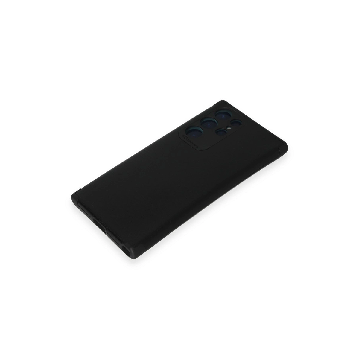 Beyaz arka plan üzerinde dört arka kameraya sahip siyah akıllı telefon.