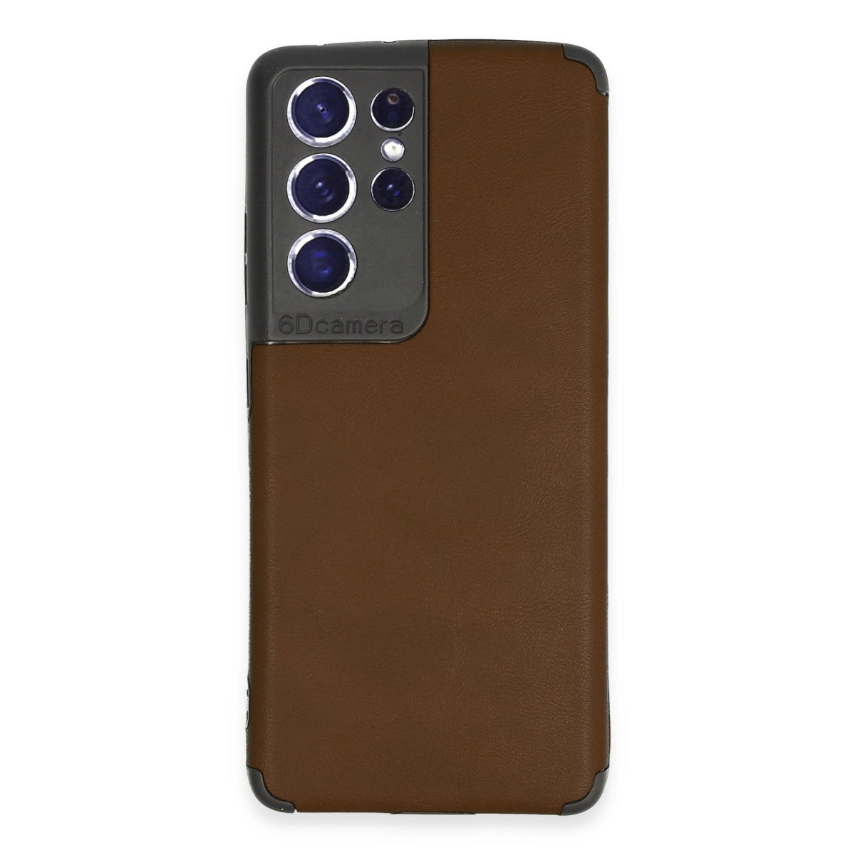 Kamera modülüne sahip kahverengi deri telefon kılıfının arkası.