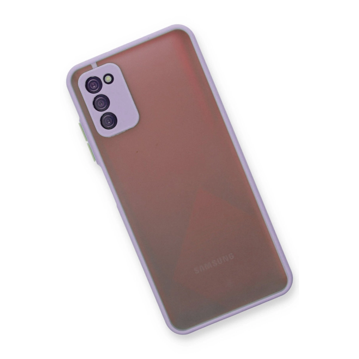 Arkada üçlü kamera kurulumuna sahip açık mor telefon kılıfı.