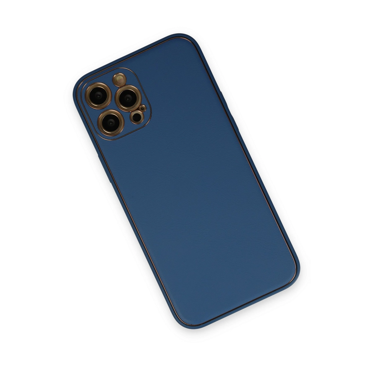 Beyaz arka plan üzerinde üç altın kamera halkası bulunan lacivert telefon kılıfı.