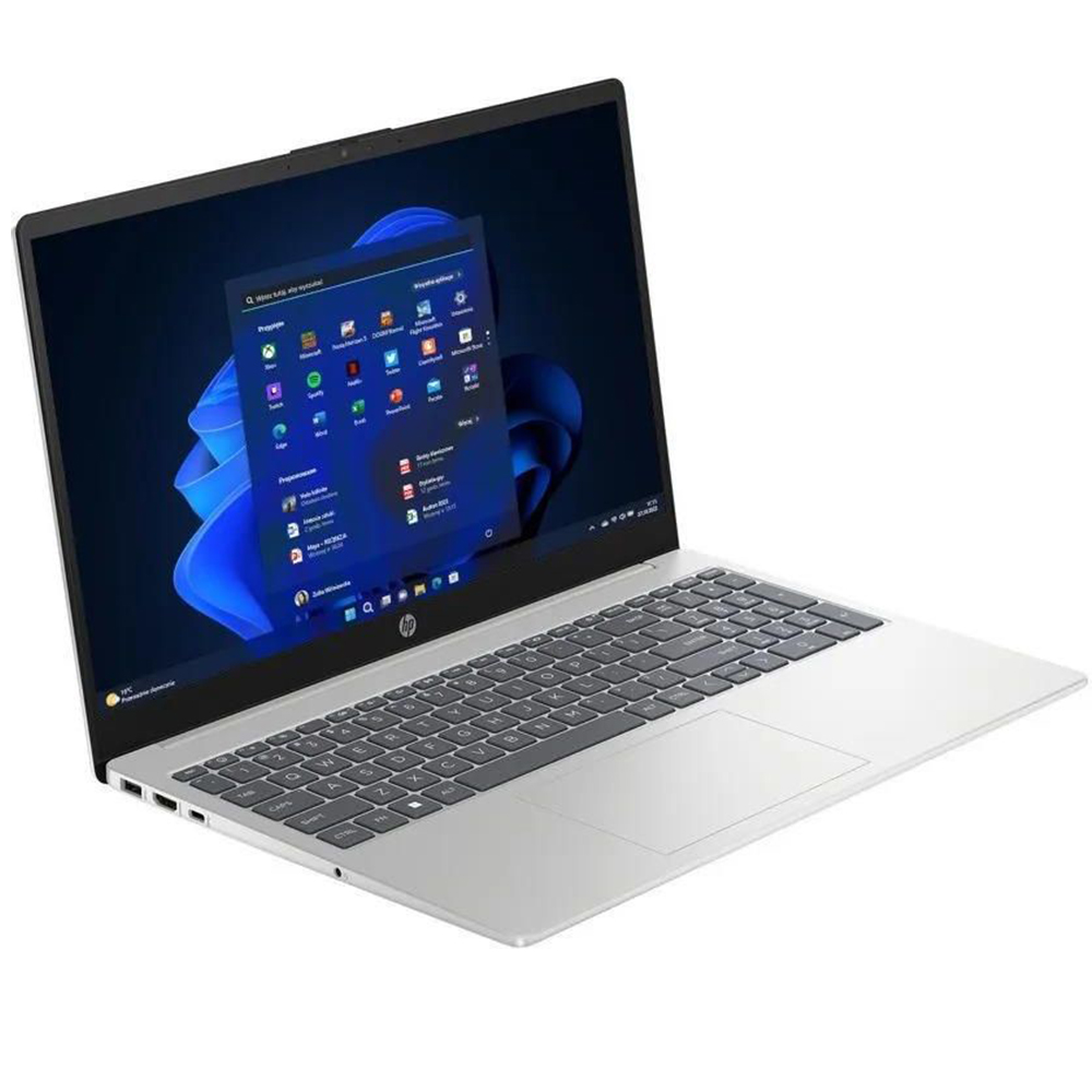 Srebrny laptop z otwartym ekranem, wyświetlający system Windows 11.