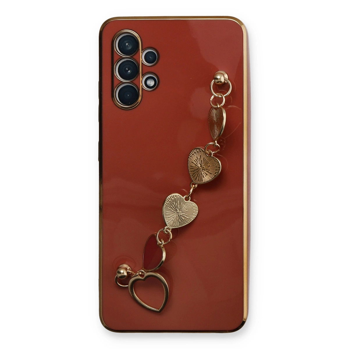 Altın kenarlı ve kalp takı detaylı kırmızı telefon kılıfı.