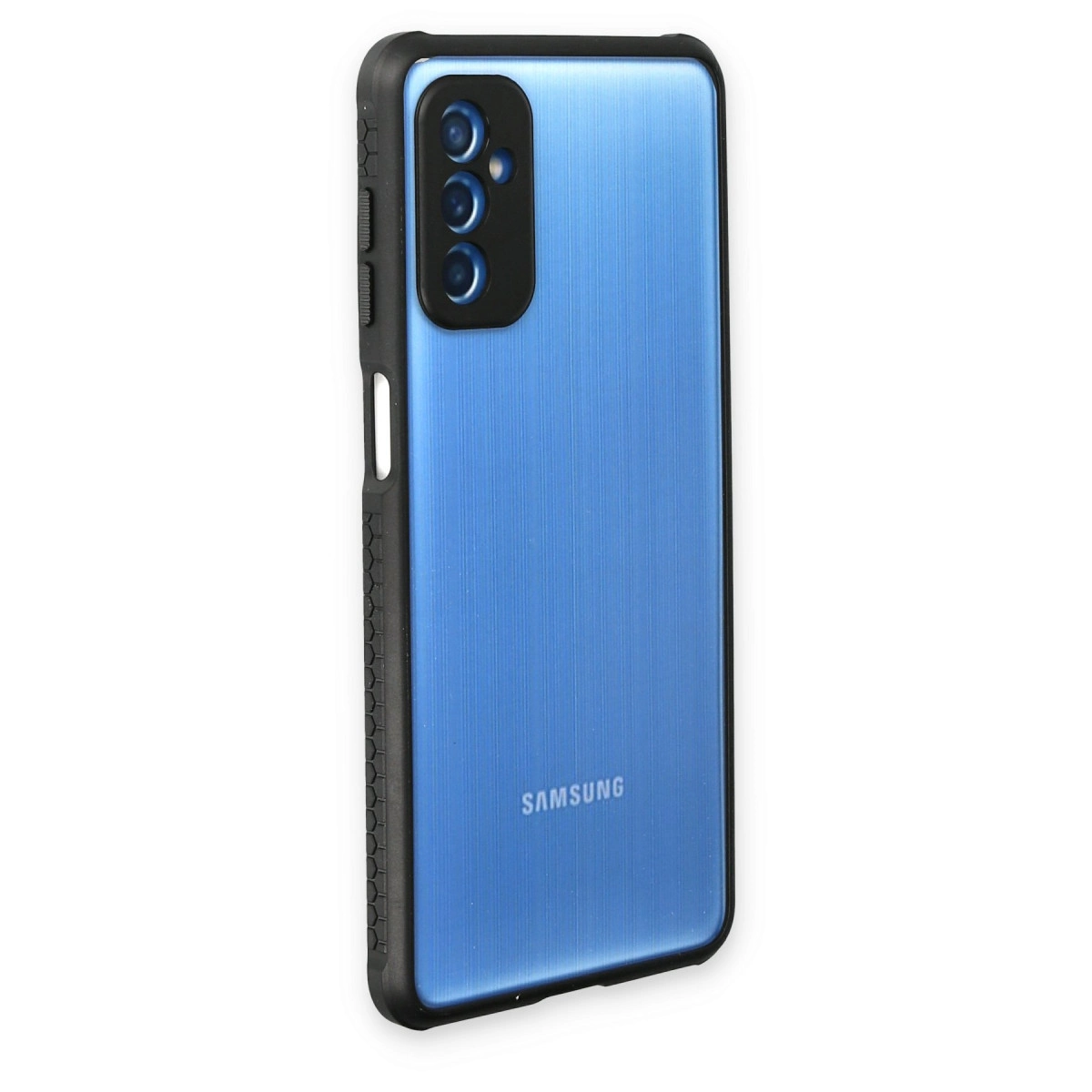 Üç kameralı siyah koruyucu kılıfta mavi Samsung telefon.