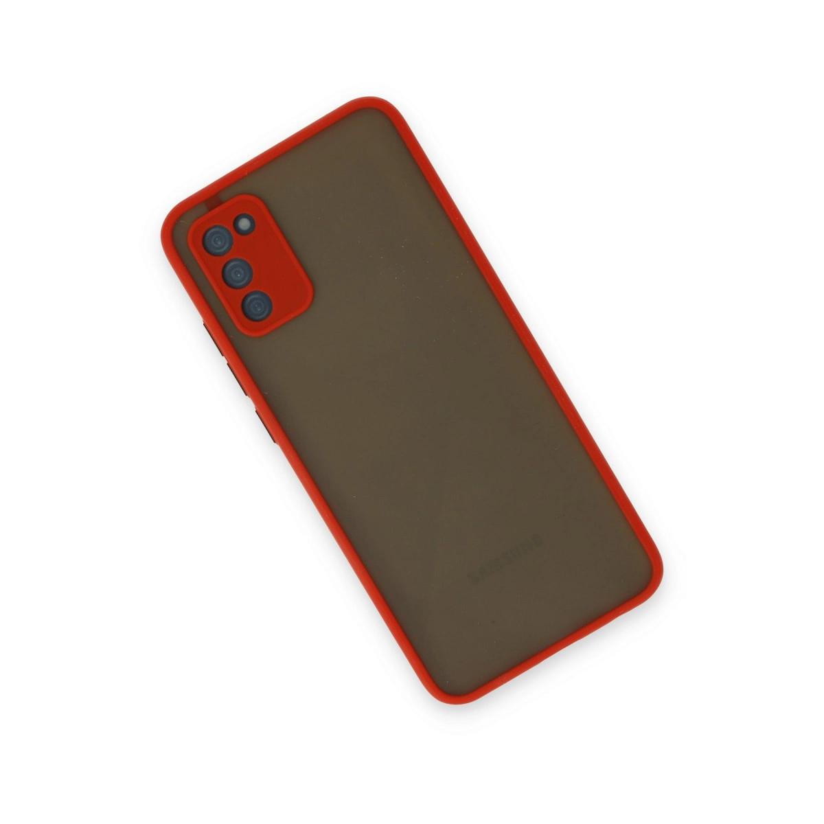 Koyu gri telefon kılıfı, kırmızı kenarlı ve sol üstte üç kırmızı kamera lensli.