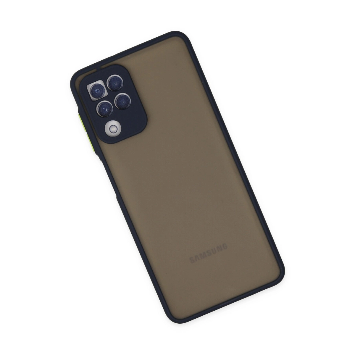 Dört lensli, koyu kamera birimine sahip kahverengi Samsung telefon.
