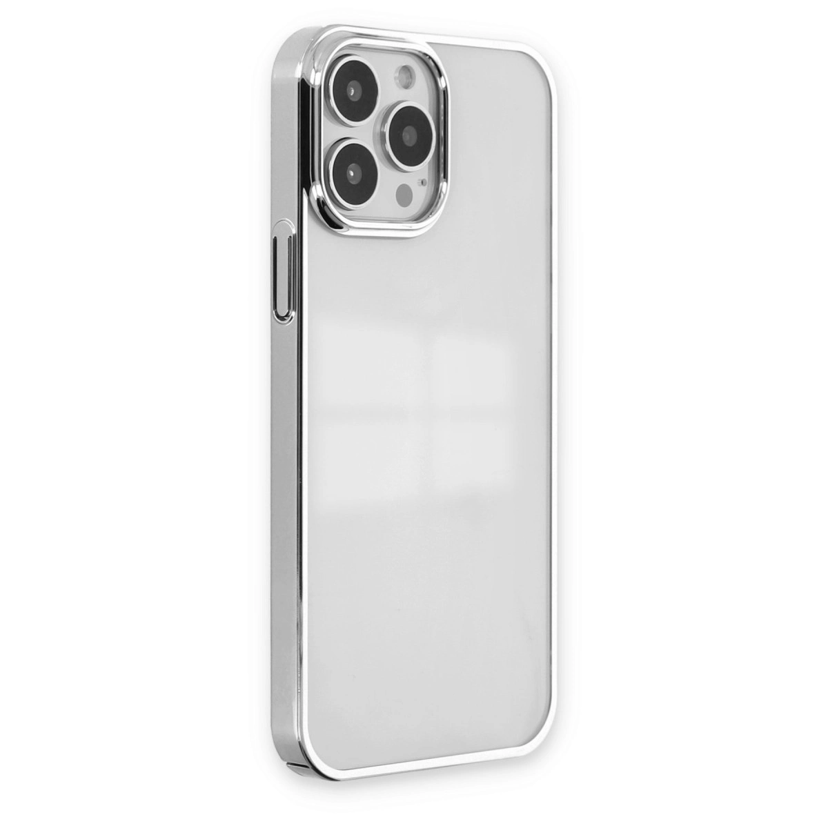 Üç kamera lensli gümüş telefon kılıfı, beyaz arka plan üzerinde.