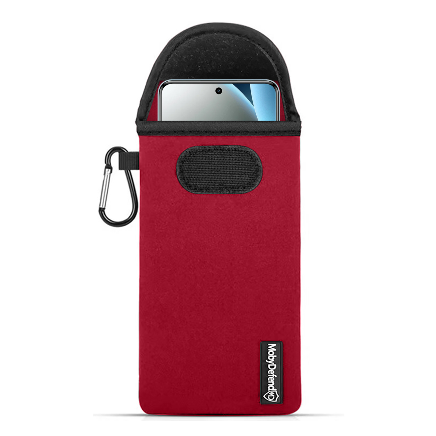 Rode telefoonhoes met karabijnhaak en deel van smartphone.
