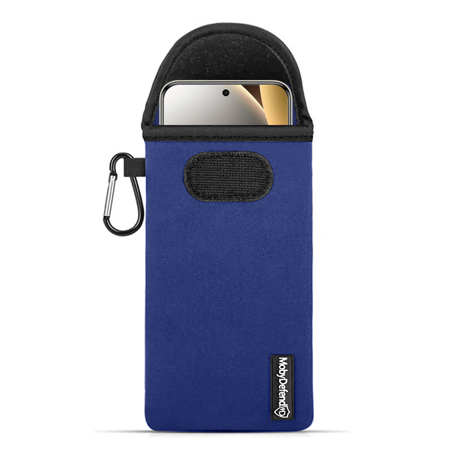 Een donkerblauwe telefoonhoes met karabijnhaak en open bovenkant met een smartphone erin.