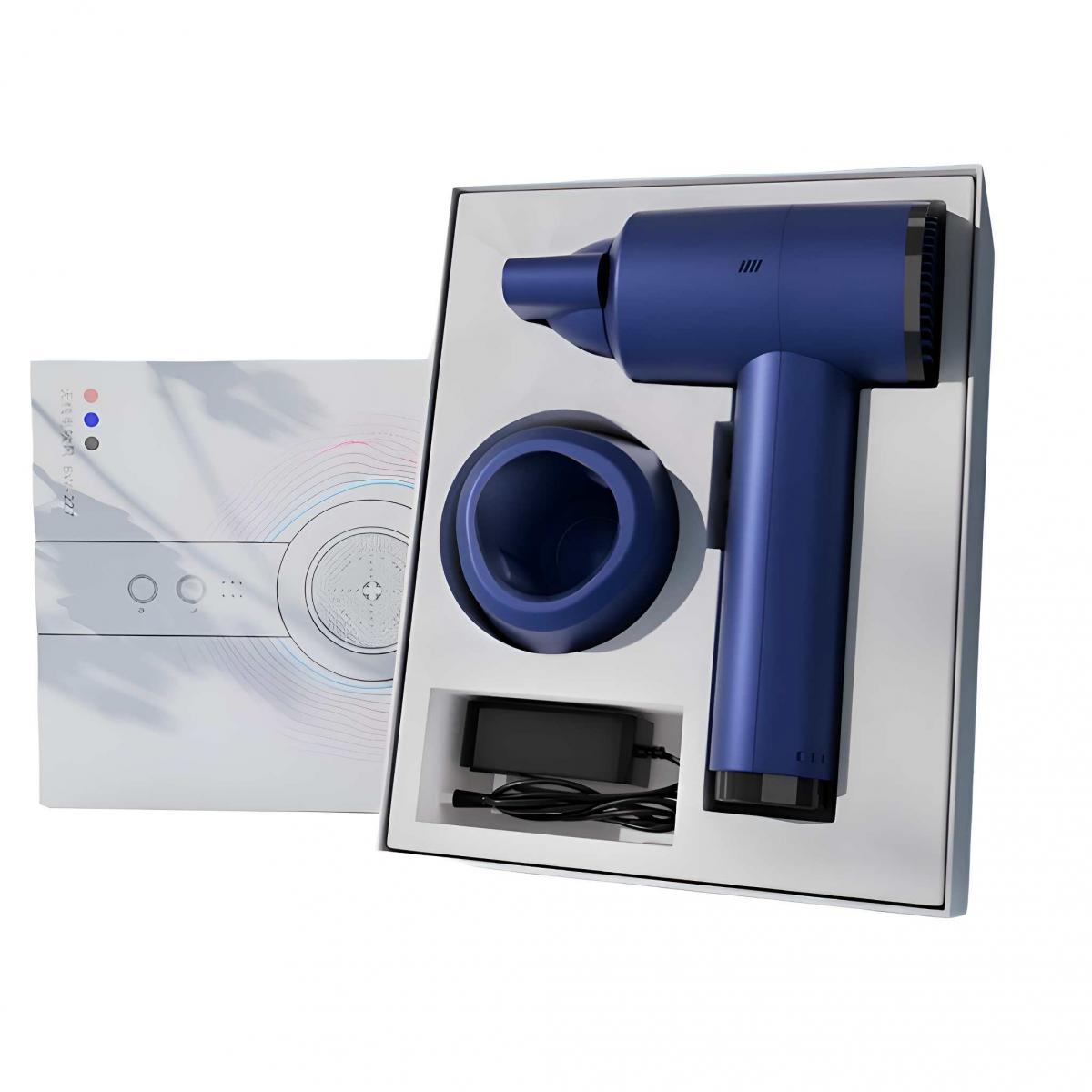 Ein blauer Handstaubsauger mit Ladestation und Netzteil in einer Verpackung.