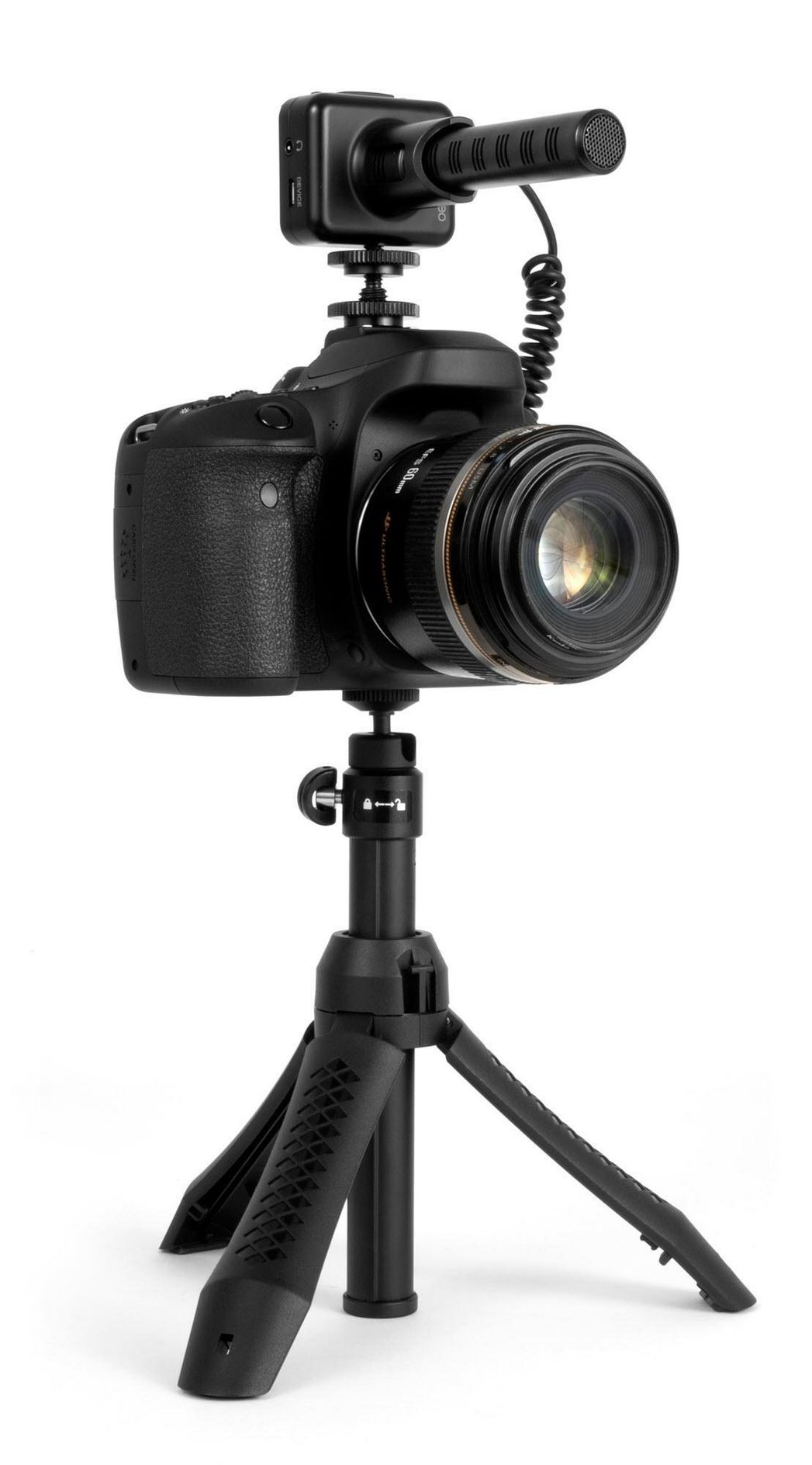 Una fotocamera nera con microfono su un piccolo treppiede.