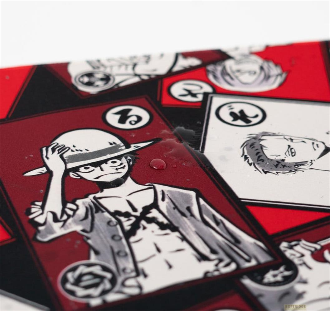 Karta anime z Monkey D. Luffyem trzymającym rękę na kapeluszu.