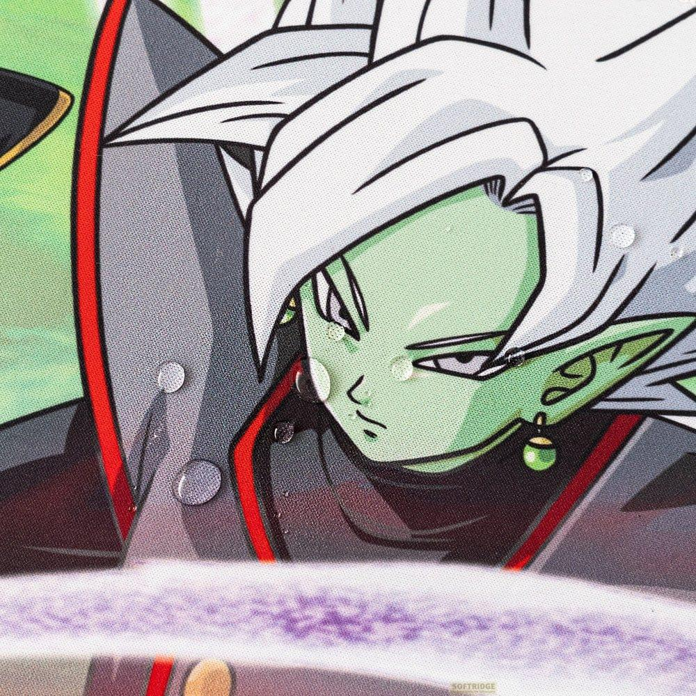 Zielona postać z białymi włosami i zieloną kolczykiem, z kroplami wody.