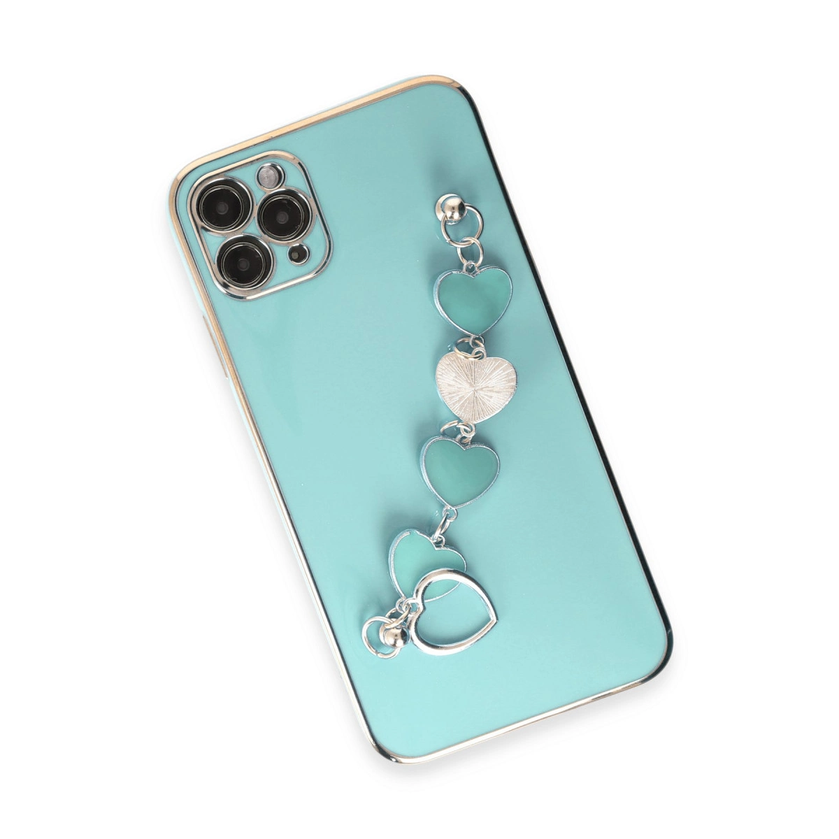 Kalp charm bileklikli turkuaz telefon. Kamera modülü sol üstte.