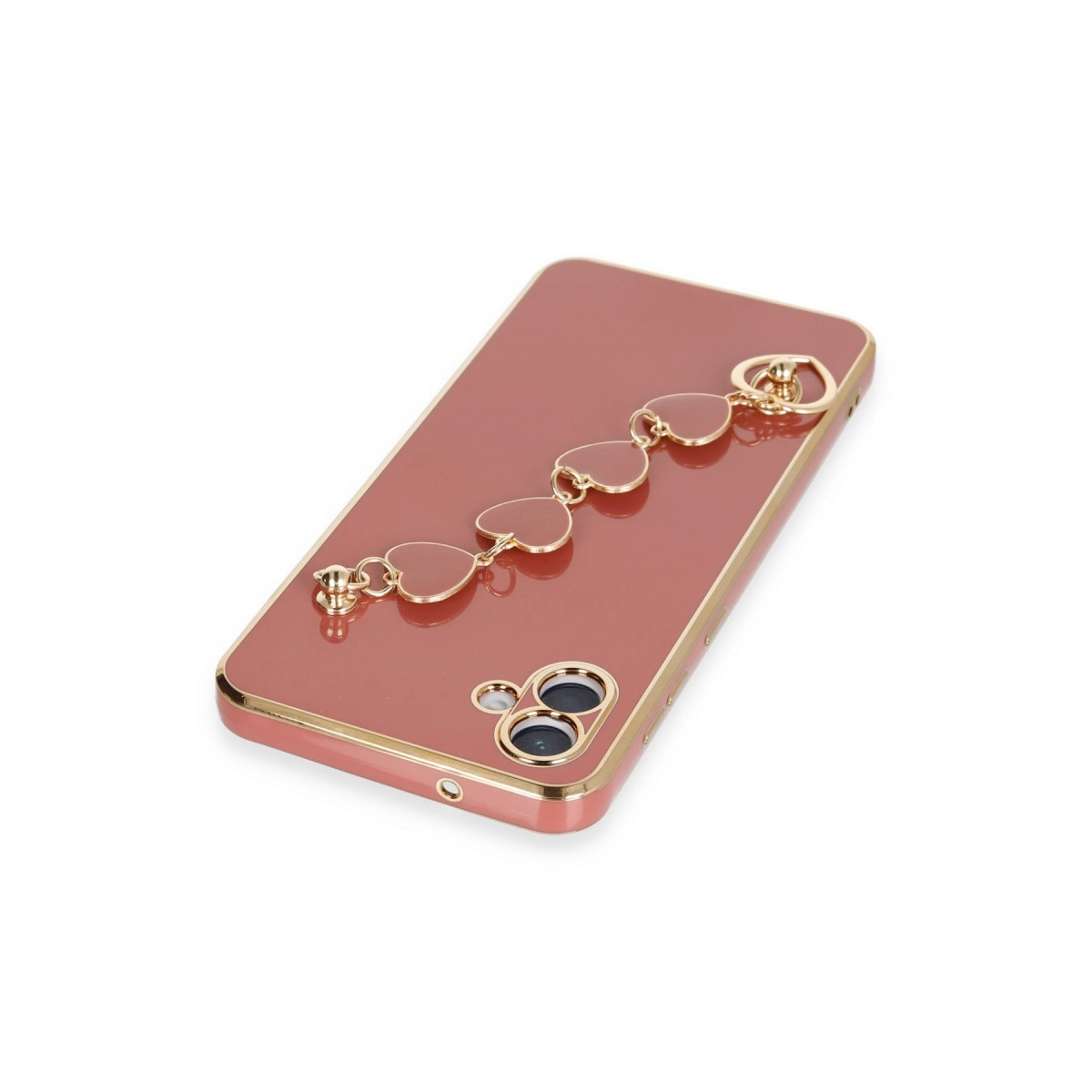 Altın kenarlı kırmızı telefon, beyaz zeminde kalp charm bileklikli.