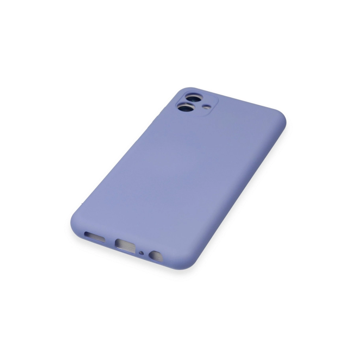 Kamera ve bağlantı noktaları için kesikleri olan lavanta rengi telefon kılıfı.